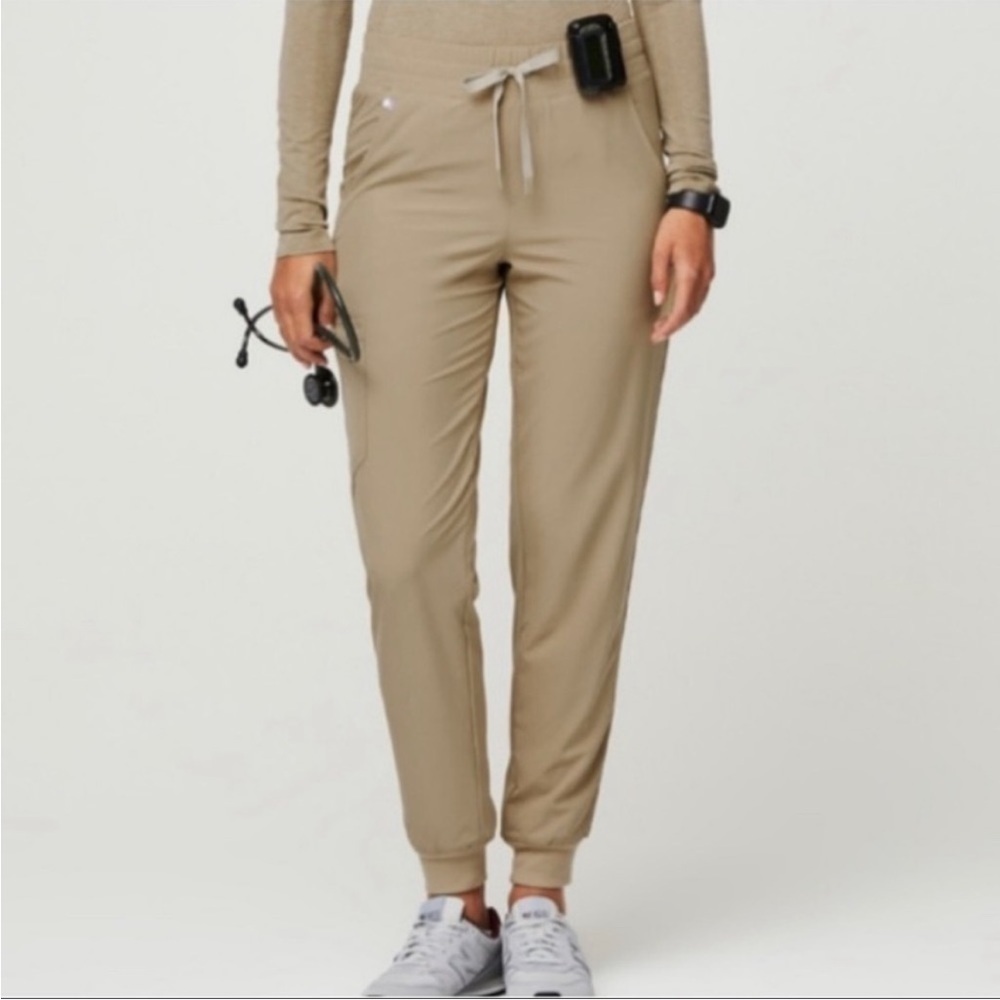 Figs Zamora High Waisted FIONLITE Lined Jogger
Scrub Pants XS Light Oak